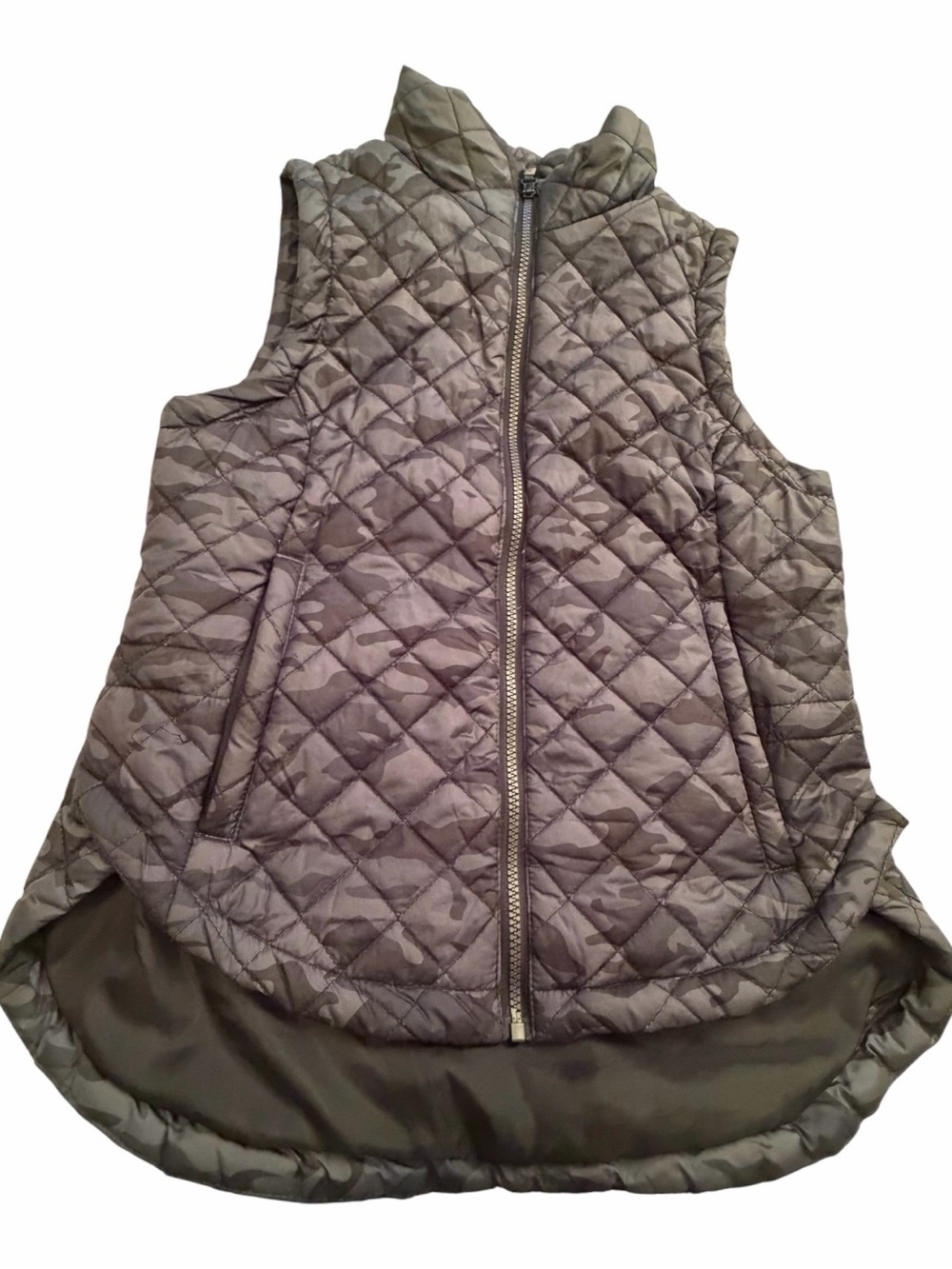 Kyodan Outdoor Camo Quilted
Vest, high-low curved hemline -Size Small